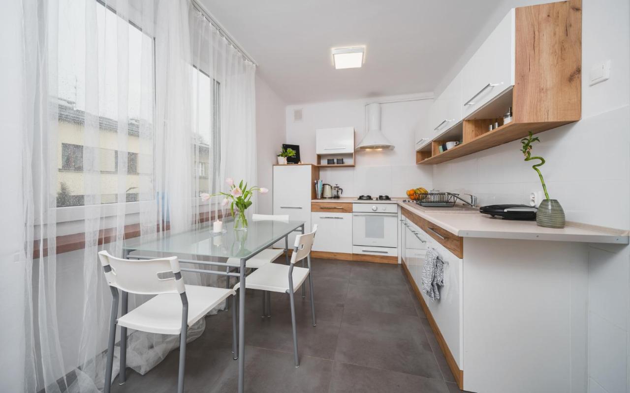 Sunshine Parkside Hideaway - 3 Bedroom - By Upstairs คราคูฟ ภายนอก รูปภาพ