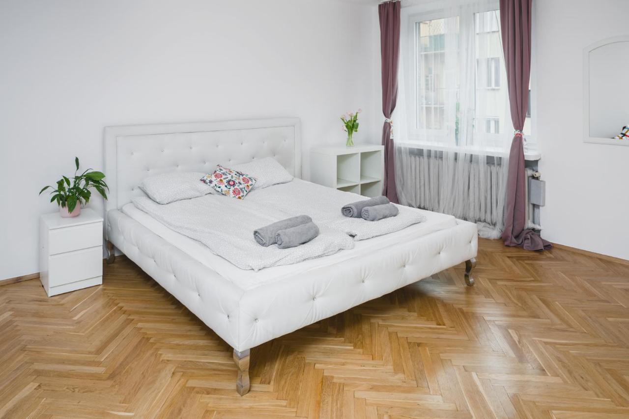 Sunshine Parkside Hideaway - 3 Bedroom - By Upstairs คราคูฟ ภายนอก รูปภาพ