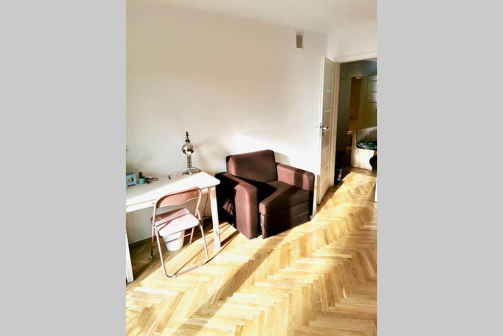 Sunshine Parkside Hideaway - 3 Bedroom - By Upstairs คราคูฟ ภายนอก รูปภาพ