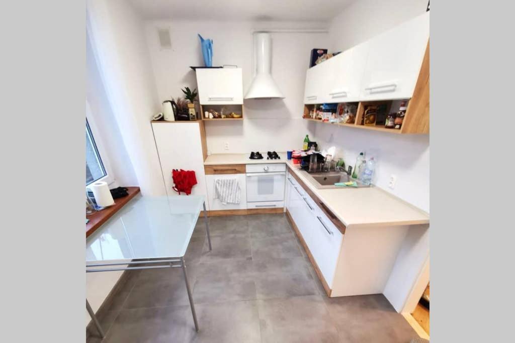 Sunshine Parkside Hideaway - 3 Bedroom - By Upstairs คราคูฟ ภายนอก รูปภาพ