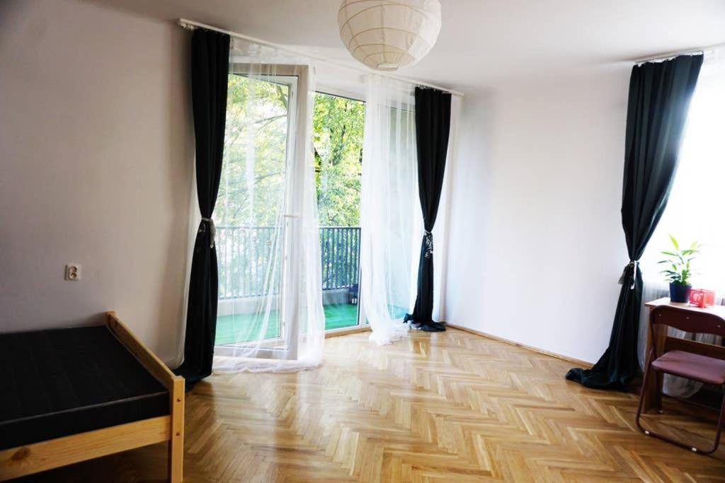 Sunshine Parkside Hideaway - 3 Bedroom - By Upstairs คราคูฟ ภายนอก รูปภาพ