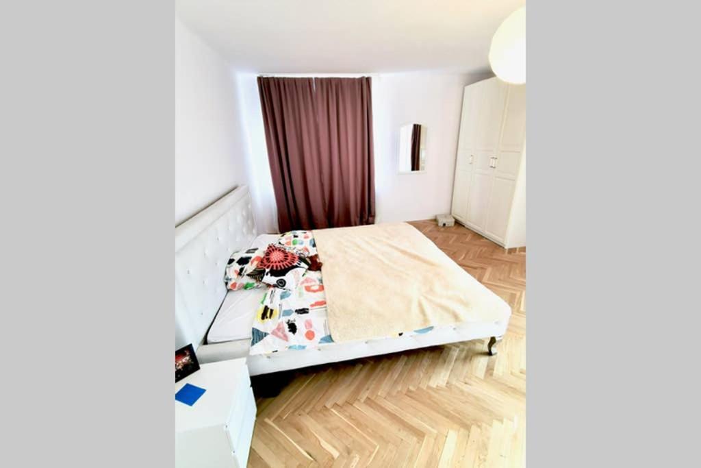 Sunshine Parkside Hideaway - 3 Bedroom - By Upstairs คราคูฟ ภายนอก รูปภาพ