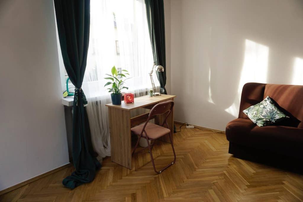 Sunshine Parkside Hideaway - 3 Bedroom - By Upstairs คราคูฟ ภายนอก รูปภาพ