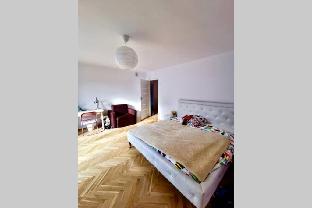 Sunshine Parkside Hideaway - 3 Bedroom - By Upstairs คราคูฟ ภายนอก รูปภาพ