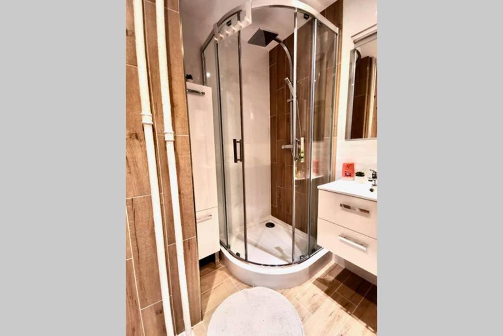 Sunshine Parkside Hideaway - 3 Bedroom - By Upstairs คราคูฟ ภายนอก รูปภาพ