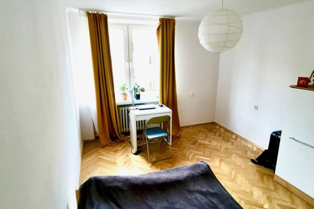 Sunshine Parkside Hideaway - 3 Bedroom - By Upstairs คราคูฟ ภายนอก รูปภาพ